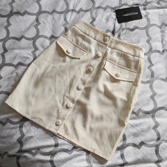 NWT • PrettyLittleThing • mini skirt - Picture 2 of 5